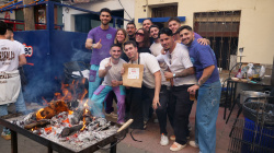 La Reina i les dames de la ciutat visiten la Nit de Xulla junt al batle Jos� Benlloch i altres representants municipals
