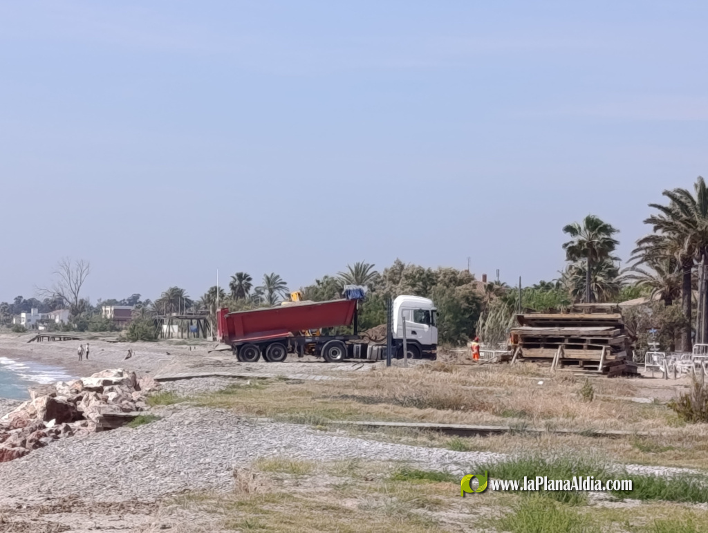 Comencen les obres de recuperaci� a la zona sud de la Platja Casablanca despr�s dels temporals