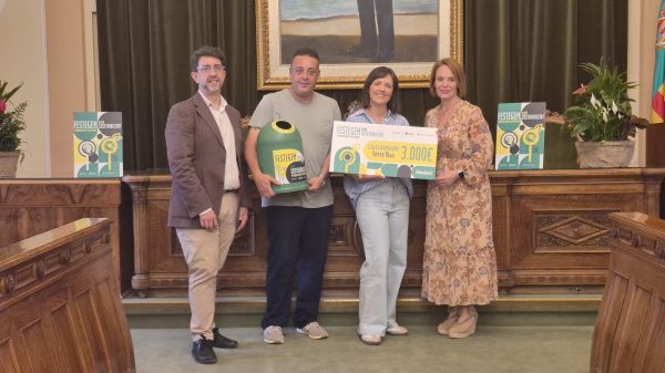 La colla Sense Blau gana 3.000 euros por la campaña Festegem amb sostenibilitat. Temperament reciclador 2026