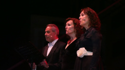 Vila-real Talent omple la Pla�a Major amb un espectacle multidisciplinari que va reunir a m�s de 250 persones implicades, sota la direcci� de Rosanna i Gisela Morales, i amb el mentalista Toni Pons com a artista convidat