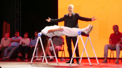 Vila-real Talent omple la Pla�a Major amb un espectacle multidisciplinari que va reunir a m�s de 250 persones implicades, sota la direcci� de Rosanna i Gisela Morales, i amb el mentalista Toni Pons com a artista convidat