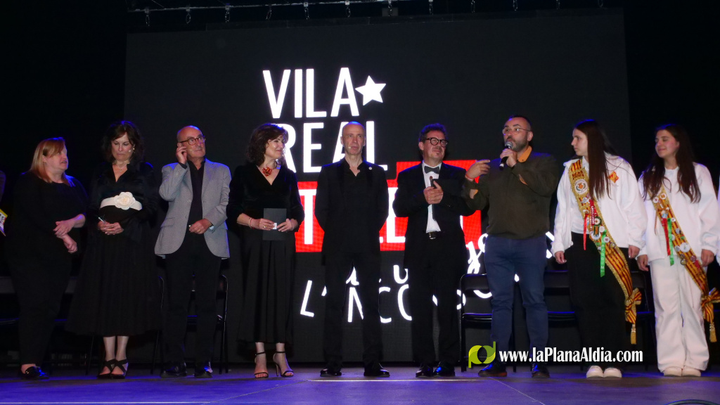 Vila-real Talent omple la Pla�a Major amb un espectacle multidisciplinari que va reunir a m�s de 250 persones implicades, sota la direcci� de Rosanna i Gisela Morales, i amb el mentalista Toni Pons com a artista convidat