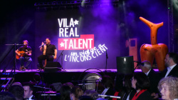Vila-real Talent omple la Pla�a Major amb un espectacle multidisciplinari que va reunir a m�s de 250 persones implicades, sota la direcci� de Rosanna i Gisela Morales, i amb el mentalista Toni Pons com a artista convidat