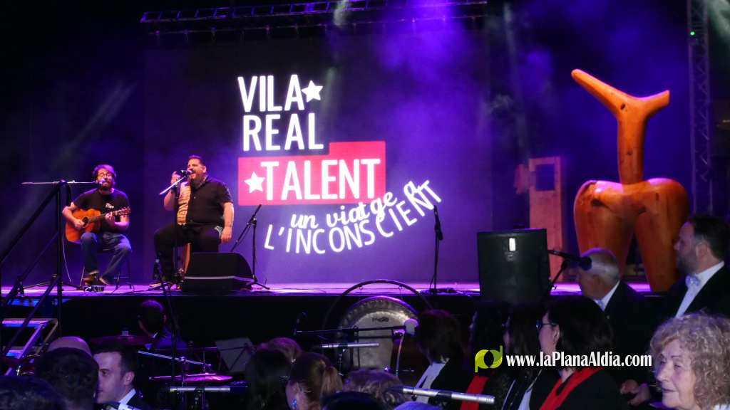 Vila-real Talent omple la Pla�a Major amb un espectacle multidisciplinari que va reunir a m�s de 250 persones implicades, sota la direcci� de Rosanna i Gisela Morales, i amb el mentalista Toni Pons com a artista convidat