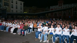 Vila-real Talent omple la Pla�a Major amb un espectacle multidisciplinari que va reunir a m�s de 250 persones implicades, sota la direcci� de Rosanna i Gisela Morales, i amb el mentalista Toni Pons com a artista convidat