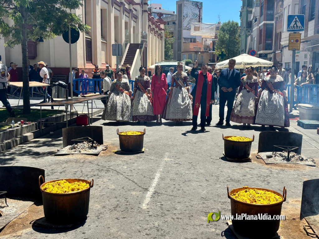 Almassora celebra Santa Quiteria con Les Calderes y entrega la Caldera de Honor a Two7Tiles