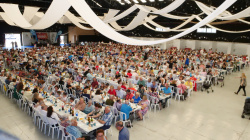 La tradicional fiesta de la tercera edad en el Centre de Congressos, Fires i Trobades re�ne a unas 1.200 personas