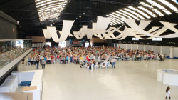 La tradicional fiesta de la tercera edad en el Centre de Congressos, Fires i Trobades re�ne a unas 1.200 personas