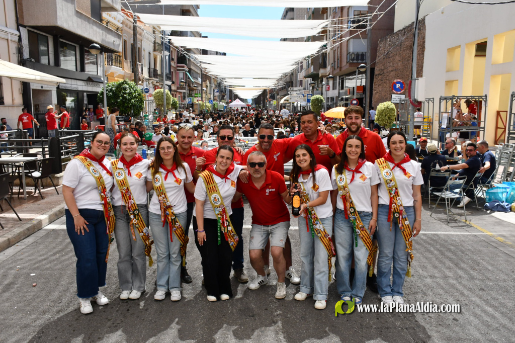 M�s de 1.800 personas participan en el 90.� Concurso de paellas y el 47.� Dinar de paellas en Vila-real