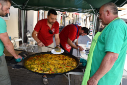 M�s de 1.800 personas participan en el 90.� Concurso de paellas y el 47.� Dinar de paellas en Vila-real