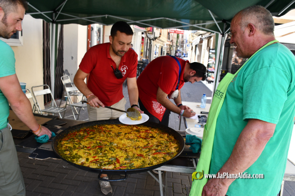 M�s de 1.800 personas participan en el 90.� Concurso de paellas y el 47.� Dinar de paellas en Vila-real