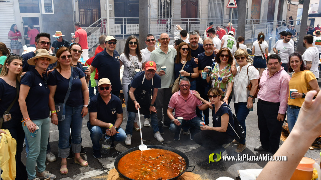 M�s de 1.800 personas participan en el 90.� Concurso de paellas y el 47.� Dinar de paellas en Vila-real