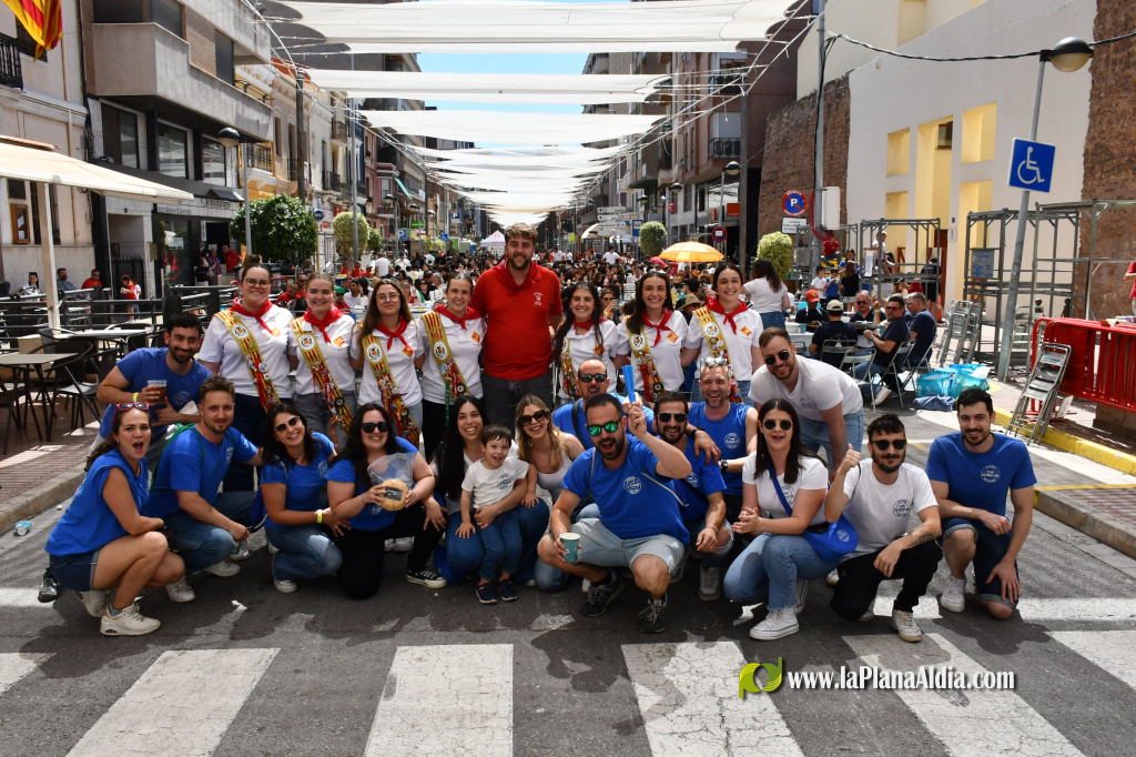 M�s de 1.800 personas participan en el 90.� Concurso de paellas y el 47.� Dinar de paellas en Vila-real