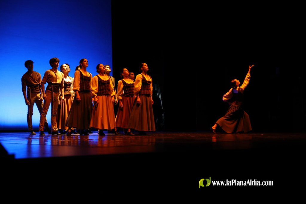 Burriana llena el Teatre Pay� para la gala de danza 'Danza: Aqu� y Ahora' con m�s de 90 bailarines
