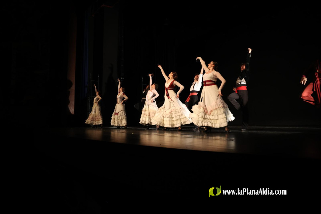Burriana llena el Teatre Pay� para la gala de danza 'Danza: Aqu� y Ahora' con m�s de 90 bailarines