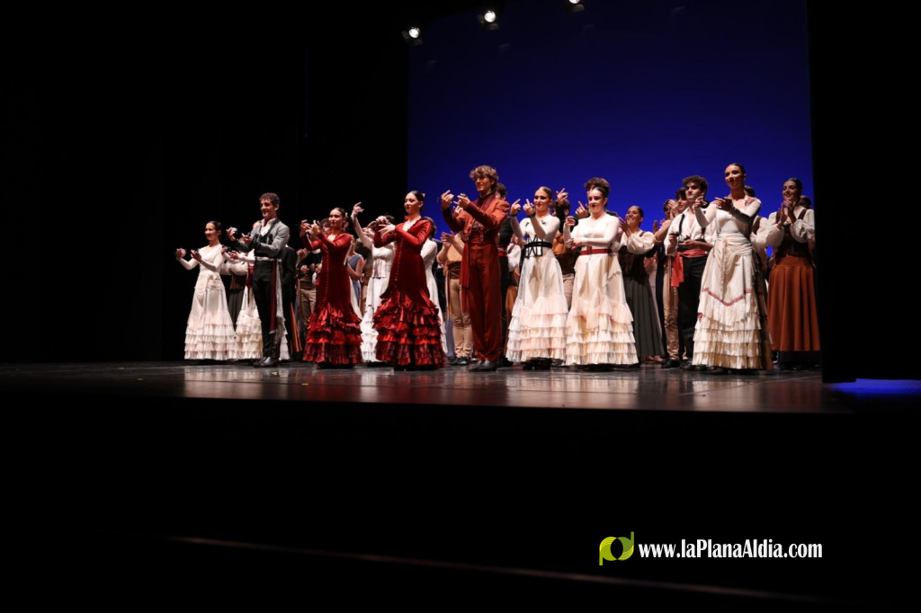 Burriana llena el Teatre Pay� para la gala de danza 'Danza: Aqu� y Ahora' con m�s de 90 bailarines