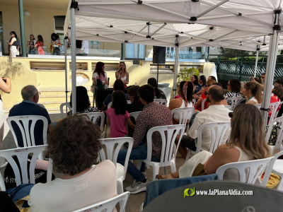 andrea-longarela-e-isabel-arias-concentran-el-interes-en-la-ultima-jornada-de-la-x-feria-nacional-de-novela-romantica-de-benicassim