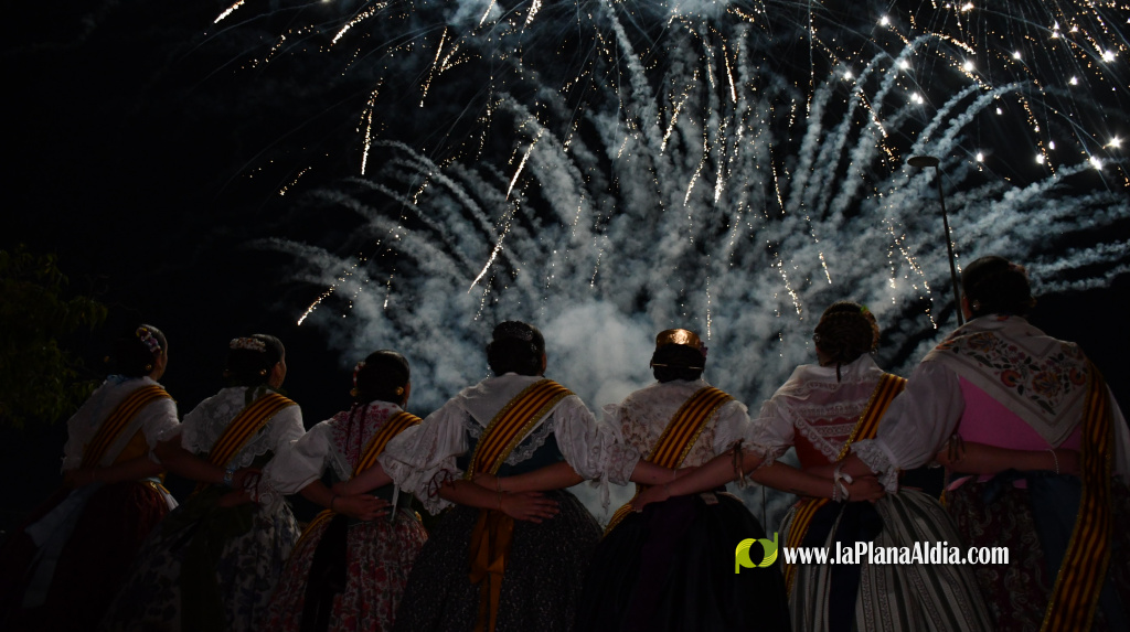 Vila-real tanca les festes en honor de Sant Pasqual amb un concert de David Civera davant d'una pla�a plena