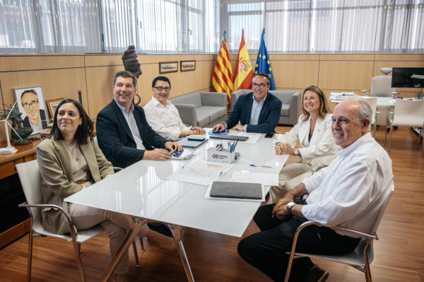 ayuntamiento-y-portcastello-acuerdan-redactar-el-proyecto-de-la-via-verde-ciudad-de-castellon-con-la-alcaldesa-bego-a-carrasco