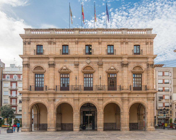 do-a-sofia-visita-castello-per-signar-en-el-llibre-d-honor-i-mantenir-un-encontre-amb-la-real-germandat-durant-el-xxix-congres-de-bancs-d-aliments