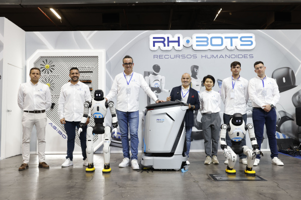 RH BOTS presenta en Valencia a Bonico y Bonica, los primeros humanoides de código abierto
