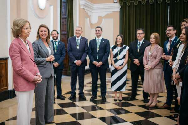 La Reina Doña Sofía visita Castellón y firma en el Libro de Honor durante el XXIX Congreso de FESBAL