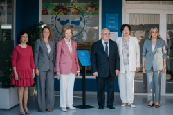 La Reina Do�a Sof�a visita Castell� i signa en el Llibre d'Honor durant el XXIX Congr�s de FESBAL
