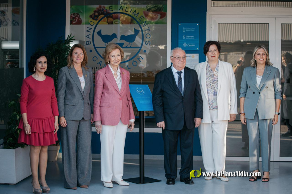 La Reina Do�a Sof�a visita Castell� i signa en el Llibre d'Honor durant el XXIX Congr�s de FESBAL