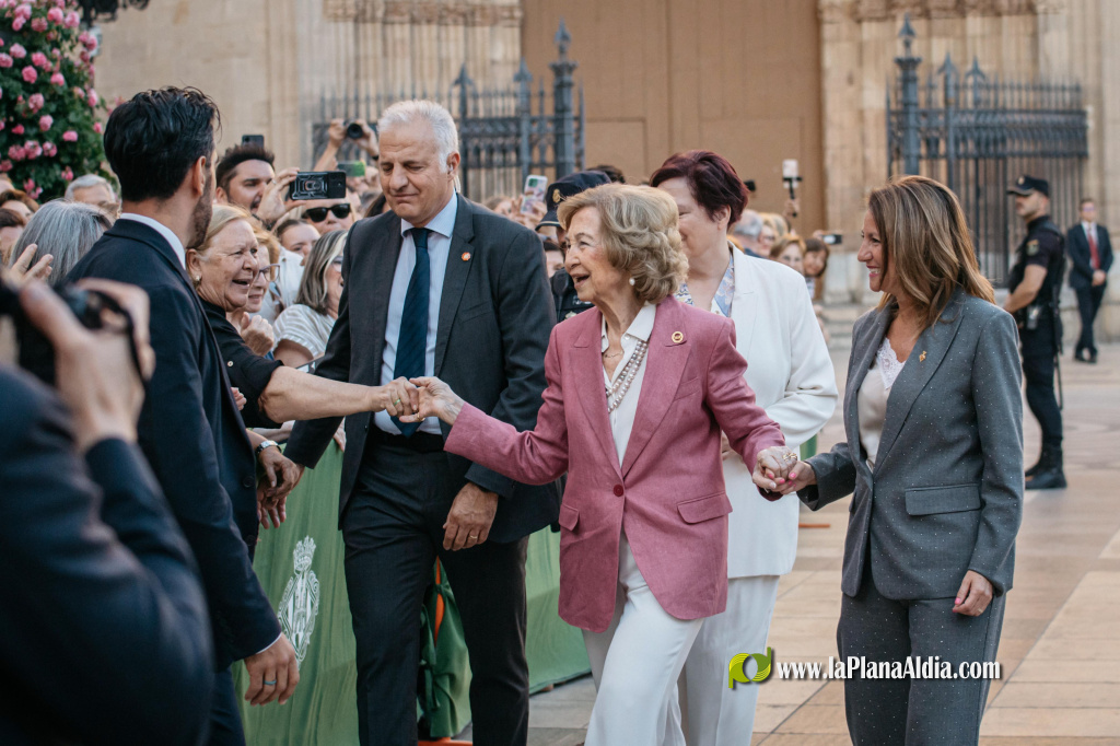 La Reina Do�a Sof�a visita Castell� i signa en el Llibre d'Honor durant el XXIX Congr�s de FESBAL
