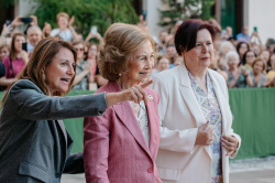 La Reina Do�a Sof�a visita Castell� i signa en el Llibre d'Honor durant el XXIX Congr�s de FESBAL