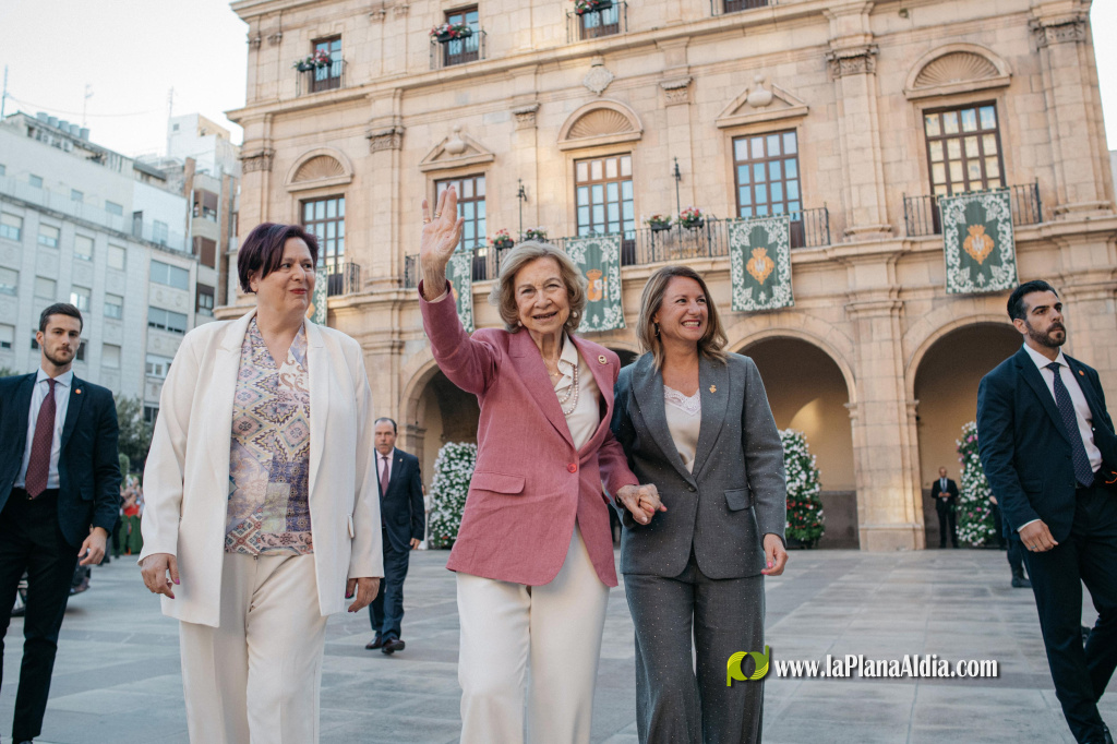 La Reina Do�a Sof�a visita Castell� i signa en el Llibre d'Honor durant el XXIX Congr�s de FESBAL
