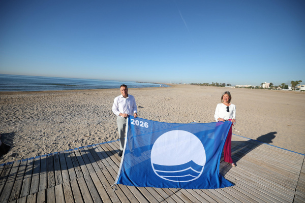 Burriana iza por segundo año consecutivo las tres Banderas Azules en las playas del Grao, la Malvarrosa y el Arenal