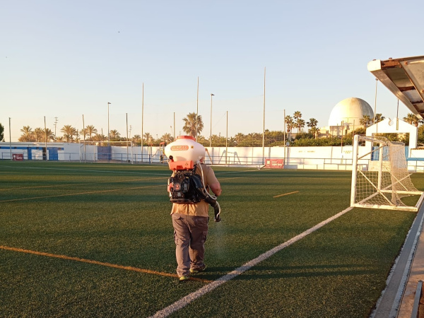El Patronato Municipal de Deportes inicia la fumigación preventiva en las instalaciones deportivas municipales Javier Marquina