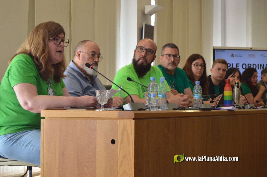 El Ple de Vila-real ha donat veu aquest dimarts als representants de l'Assemblea de Docents de Vila-real, que van acudir a la sessi� per exposar les seues reivindicacions i explicar els motius de la vaga educativa que est� a punt de culminar la tercera se