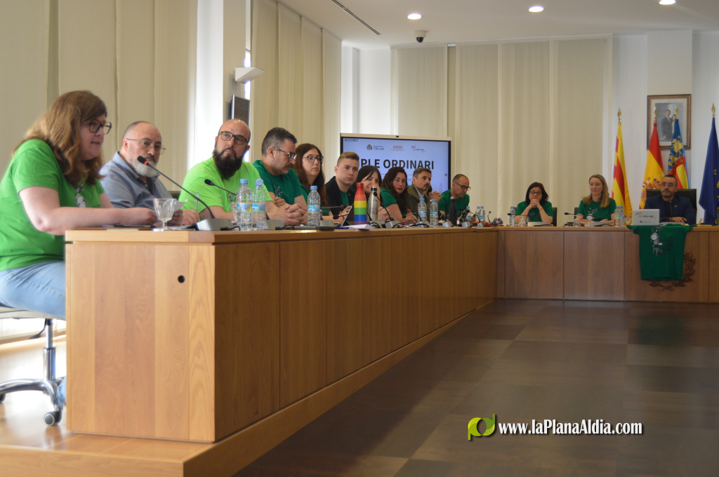 El Ple de Vila-real ha donat veu aquest dimarts als representants de l'Assemblea de Docents de Vila-real, que van acudir a la sessi� per exposar les seues reivindicacions i explicar els motius de la vaga educativa que est� a punt de culminar la tercera se