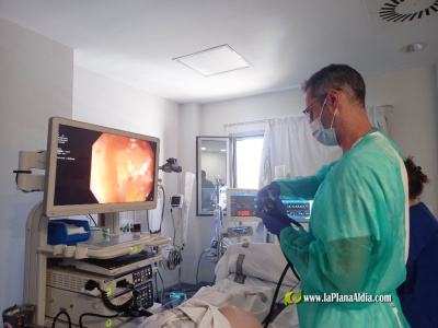 El Hospital de Manises realiza el primer trasplante de microbiota fecal para tratar infecciones intestinales graves y recurrentes