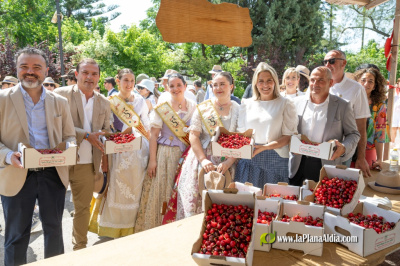 Marta Barrachina pone en valor la riqueza y la calidad de los productos autóctonos de Castellón en la Feria de la Cereza de La Salzadella