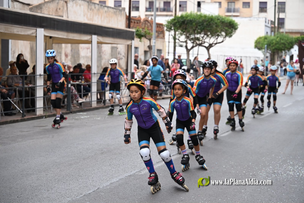 Almassora omple els carrers de tradici�, m�sica i color amb el Preg� que s'ajorn� per la pluja