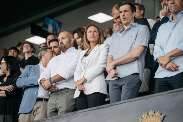 la-alcaldesa-celebra-la-clasificacion-del-cd-castellon-para-el-play-off-de-ascenso-a-primera-division