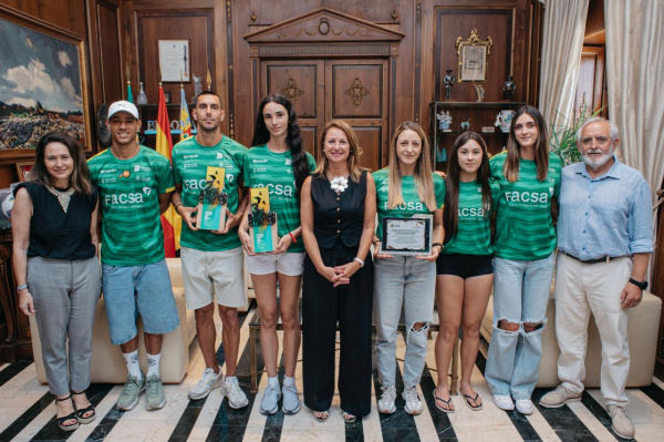 La alcaldesa de Castellón felicita al Facsa Playas de Castellón por su plata y bronce en el Europeo de Clubes