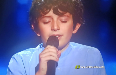 fonsi-apuesta-por-el-alcorino-dani-escrig-en-la-voz-kids-y-el-joven-junto-a-su-abuelo-forma-parte-de-la-campa-a-de-publicidad-del-papa