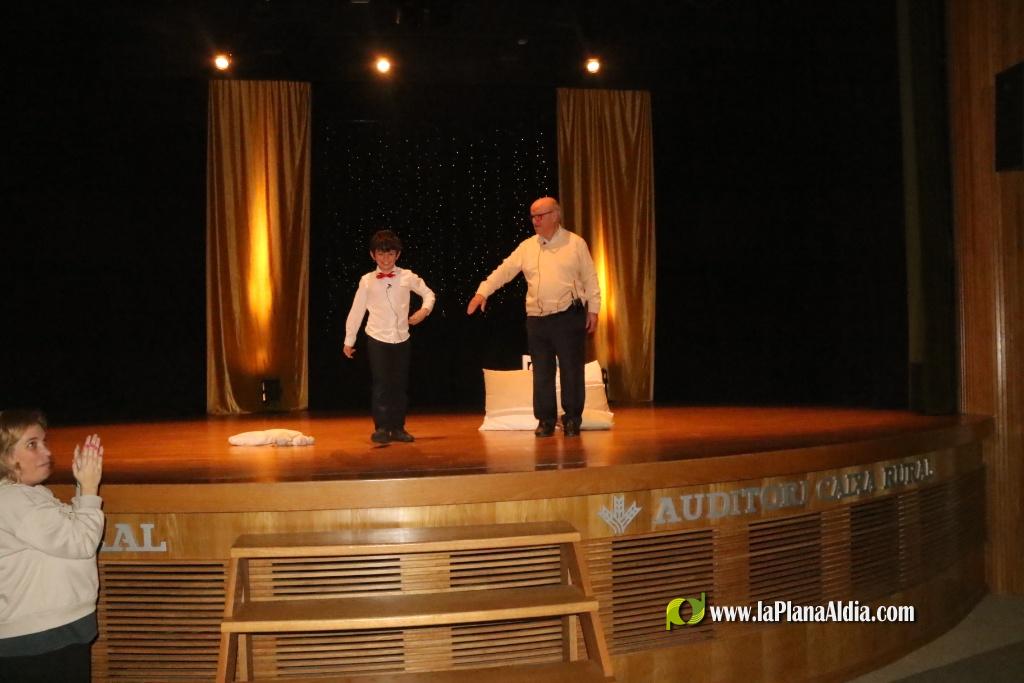 Fonsi apuesta por el alcorino Dani Escrig en la Voz Kids, y el joven junto a su abuelo forma parte de la campa�a de publicidad del Papa