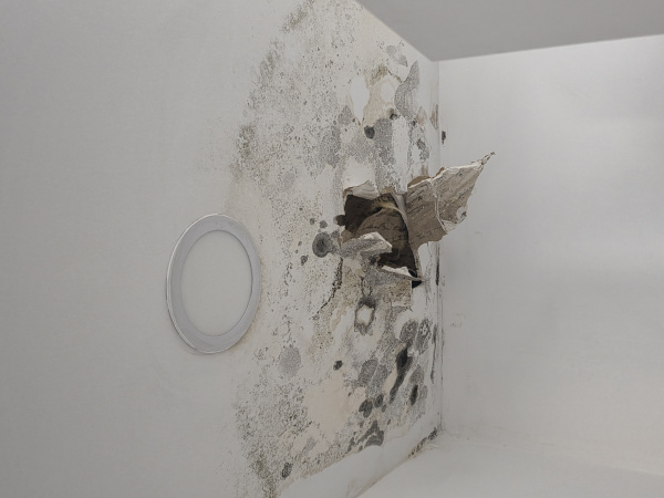 CSIF denuncia el grave deterioro del retén de la Policía Local de la playa de Almassora y exige reparaciones inmediatas