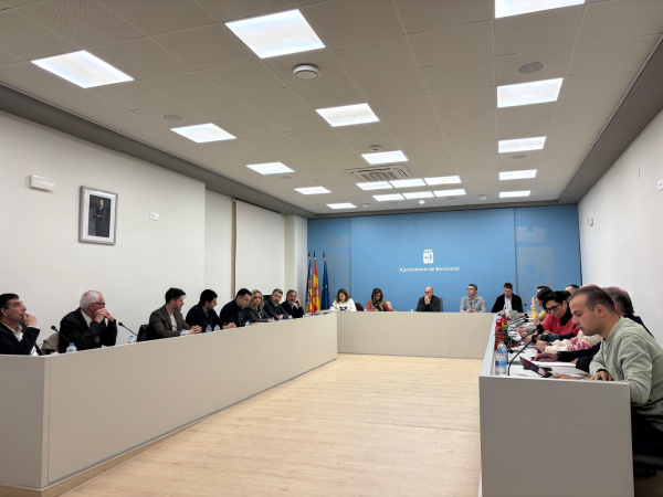 El PP de Benicarló reivindica la educación pública y denuncia que la oposición recurre a la mentira