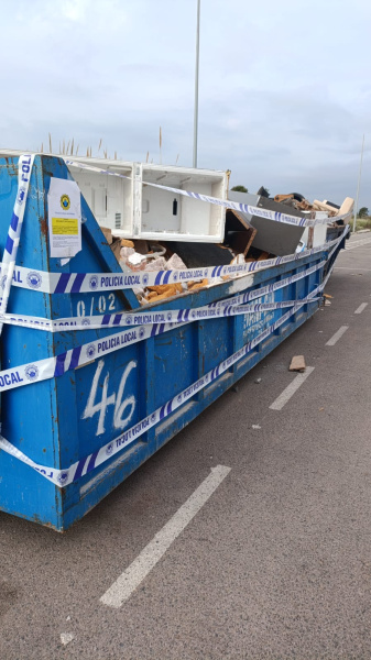 la-policia-local-identifica-al-responsable-de-los-vertidos-en-el-carril-bici-de-burriana-y-podria-enfrentarse-a-una-multa-de-hasta-100-000-euros
