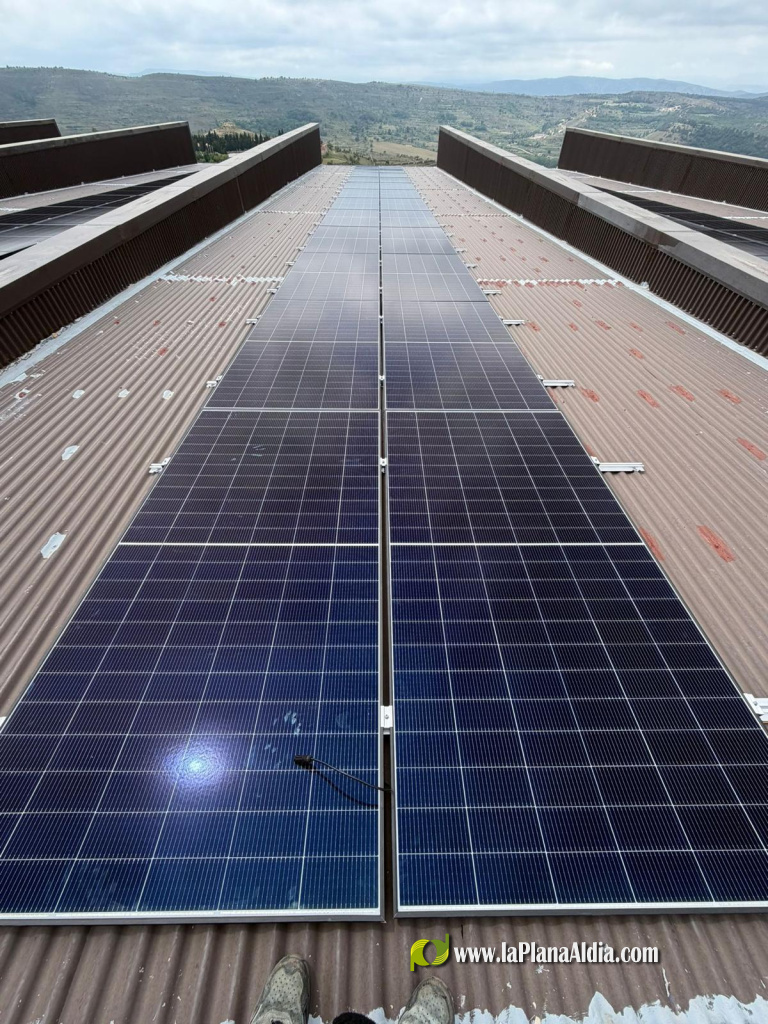 Morella suma 100 kW de potencia solar al tejado del Centre Lúdic i Esportiu Jaume I