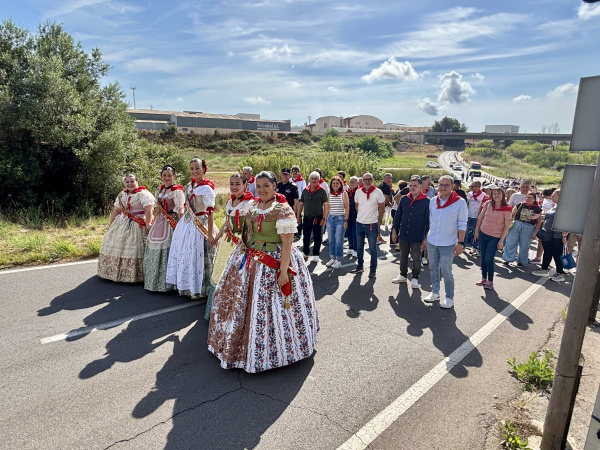 centenares-de-almassorins-acompa-an-a-santa-quiteria-en-su-regreso-a-la-ermita-en-una-torna-marcada-por-la-participacion