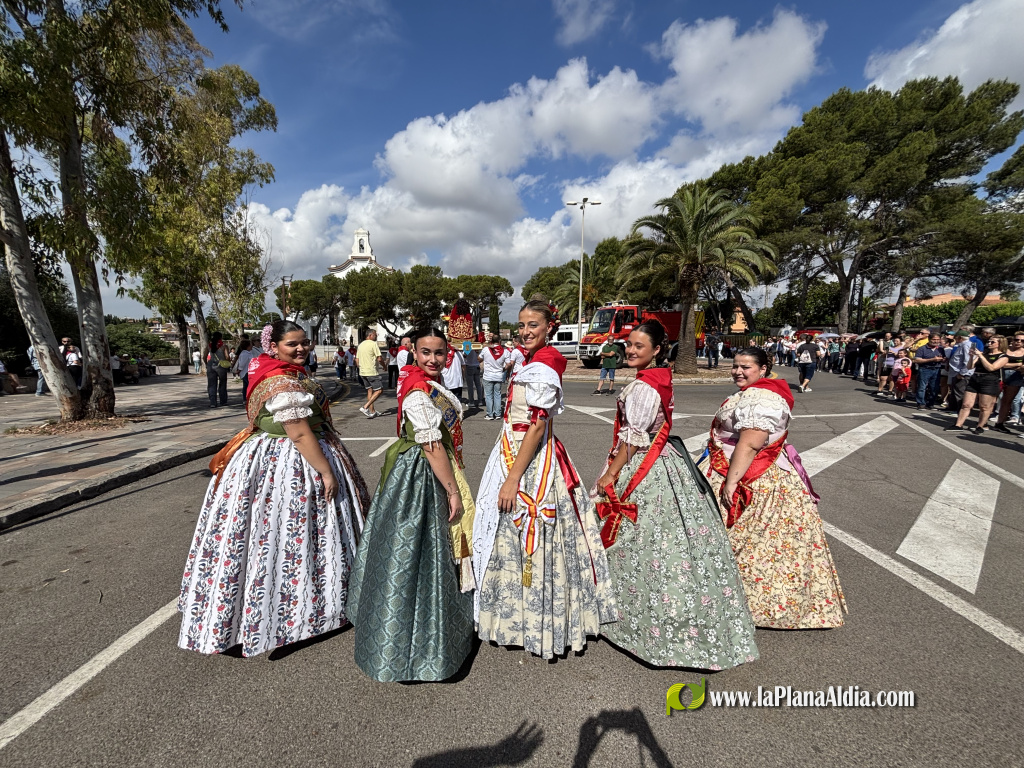 Centenars d'almassorins acompanyen a Santa Quit�ria en el seu retorn a l'ermita en una Torna marcada per la participaci�
