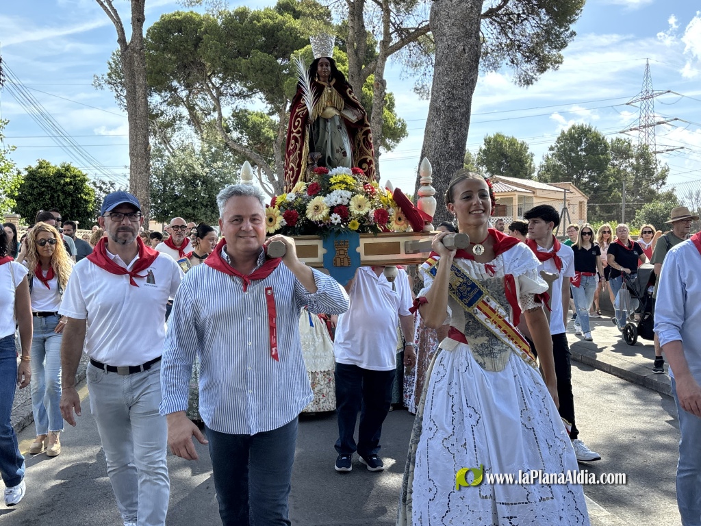 Centenars d'almassorins acompanyen a Santa Quit�ria en el seu retorn a l'ermita en una Torna marcada per la participaci�