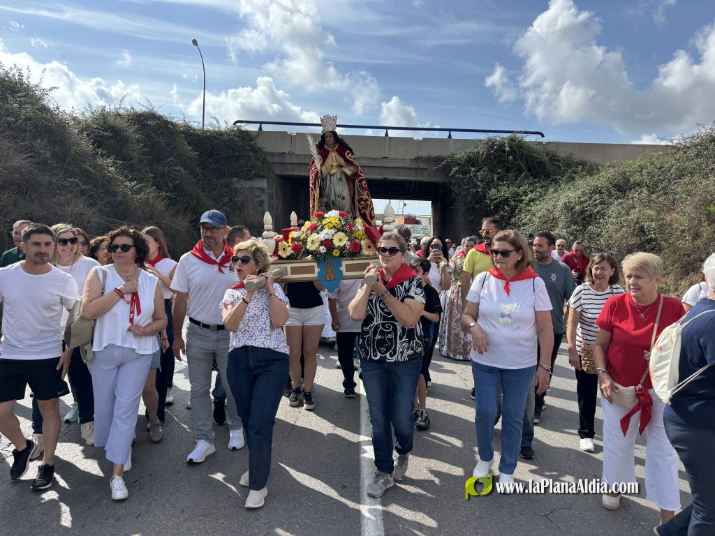 Centenars d'almassorins acompanyen a Santa Quit�ria en el seu retorn a l'ermita en una Torna marcada per la participaci�